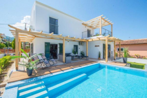 Гостиница Acharavi Beach Villa  Ахарави